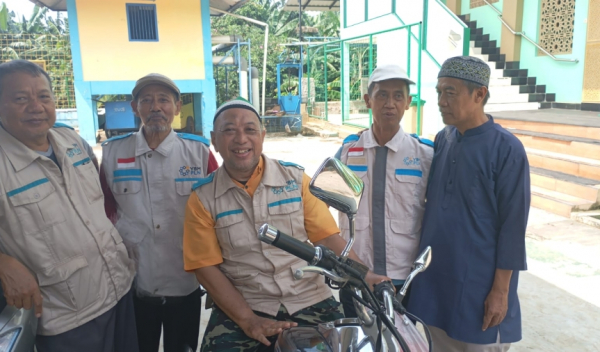 PEDULI BANJIR PENGURUS IKPLN CABANG   TANGERANG & YBM PLN UID BANTEN